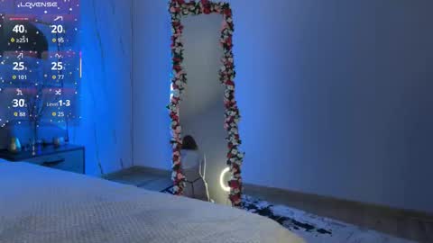 Snapshot of vikky_moon chatting on 14, 11, 2025 Vikky online show from 14, 11, 2025