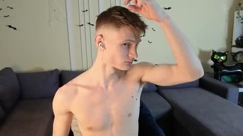 Snapshot of viksons chatting on 29, 10, 2025 Max online show from 29, 10, 2025