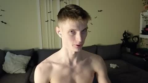 Snapshot of viksons chatting on 16, 11, 2025 Max online show from 16, 11, 2025