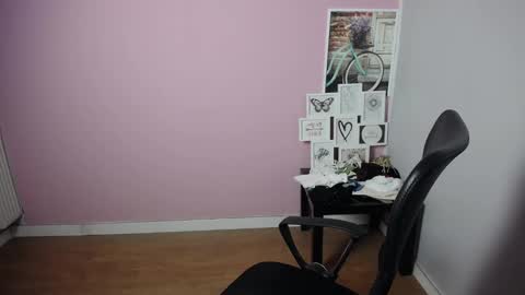 Snapshot of viktoria_lovely chatting on 2, 1, 2025 viktoria_lovely online show from 2, 1, 2025