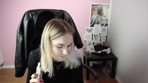 Snapshot of viktoria_lovely chatting on 17, 10, 2025 viktoria_lovely online show from 17, 10, 2025