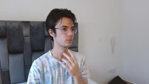 Snapshot of viktornoir chatting on 19, 10, 2025 viktornoir online show from 19, 10, 2025