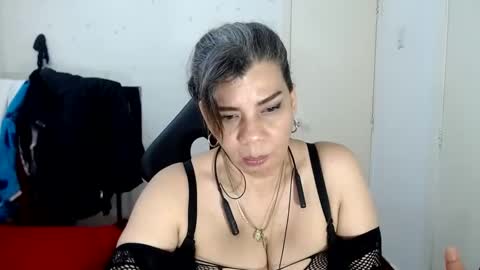 VIKY ADAMS online show from 5, 3, 2025