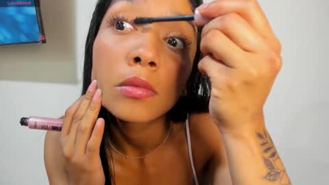 Snapshot of vinaly_y chatting on 24, 11, 2025 Vinaly online show from 24, 11, 2025