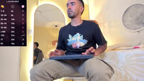 Snapshot of vince_colin chatting on 30, 11, 2025 VINCE online show from 30, 11, 2025