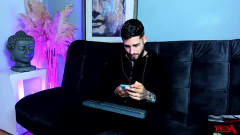 Snapshot of vincentsartori chatting on 8, 11, 2025 Vincent Sartori online show from 8, 11, 2025