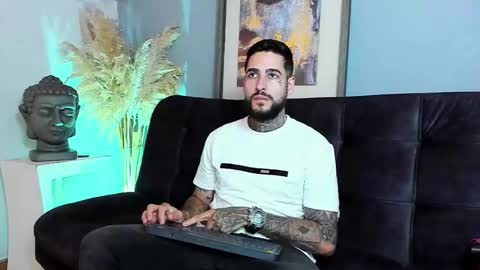 Snapshot of vincentsartori chatting on 24, 11, 2025 Vincent Sartori online show from 24, 11, 2025