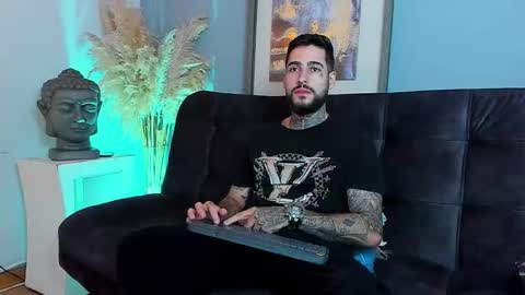 Snapshot of vincentsartori chatting on 26, 11, 2025 Vincent Sartori online show from 26, 11, 2025