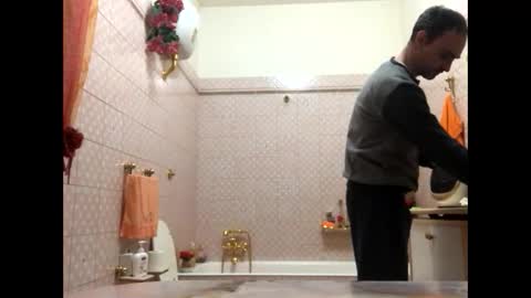 Snapshot of vinmin90 chatting on 28, 10, 2025 Zenith online show from 28, 10, 2025