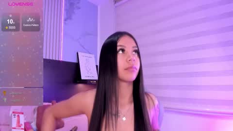 Snapshot of violet_spencer chatting on 5, 3, 2026 Violeta online show from 5, 3, 2026