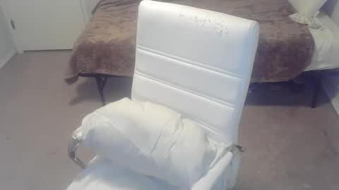 violet_winter97 online show from 8, 1, 2025