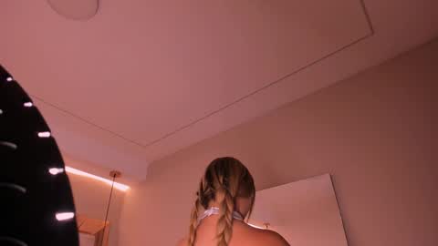 Violeta  online show from 8, 10, 2025