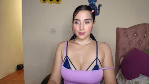 Snapshot of violetalee chatting on 7, 1, 2026 Jimena online show from 7, 1, 2026