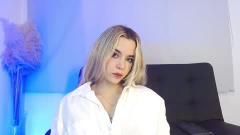 Snapshot of violetarainn chatting on 20, 11, 2025 Violeta online show from 20, 11, 2025