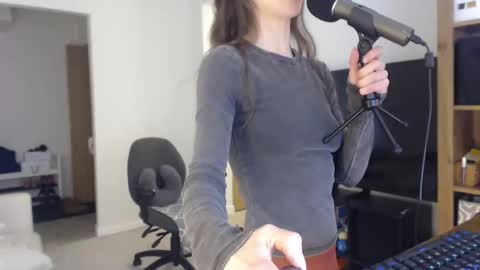 VioletFoxy online show from 8, 3, 2026