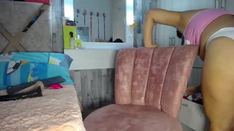 violetroussee online show from 7, 3, 2026