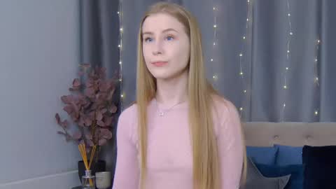 VioletSwone online show from 16, 2, 2025