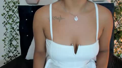 Snapshot of violett__rousee chatting on 6, 11, 2025 violett rousee online show from 6, 11, 2025