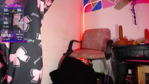 Snapshot of violett_ass chatting on 28, 10, 2025 Samantha y jhons online show from 28, 10, 2025