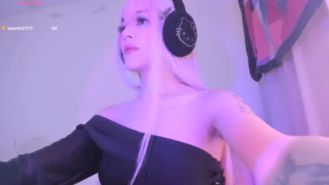 Snapshot of violettbones chatting on 10, 1, 2025 Violett online show from 10, 1, 2025