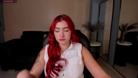 Violett Castel online show from 28, 9, 2025