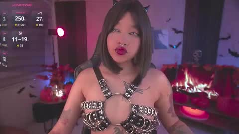 JULIE UWU online show from 25, 10, 2025