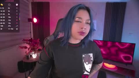 JULIE UWU online show from 9, 11, 2025