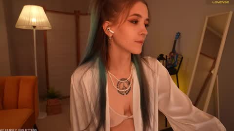 violettessa online show from 15, 10, 2025