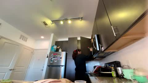 Violet Flowers online show from 21, 12, 2025