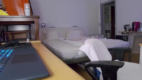 viahuer7 online show from 2, 4, 2026