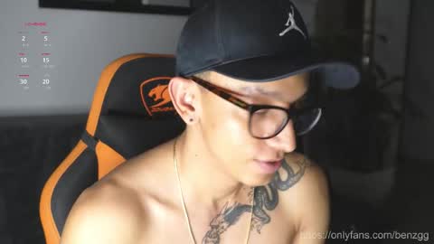 Snapshot of vito_benz chatting on 17, 11, 2025 VITO BENZ online show from 17, 11, 2025