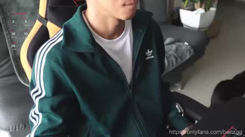 Snapshot of vito_benz chatting on 20, 11, 2025 VITO BENZ online show from 20, 11, 2025