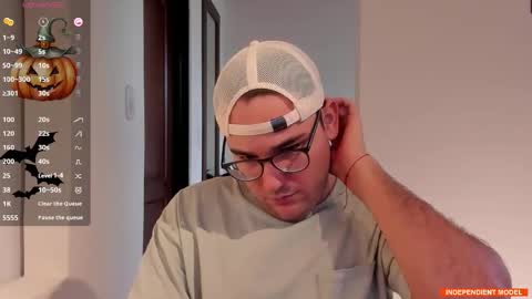 Vito Ferrer online show from 10, 10, 2025