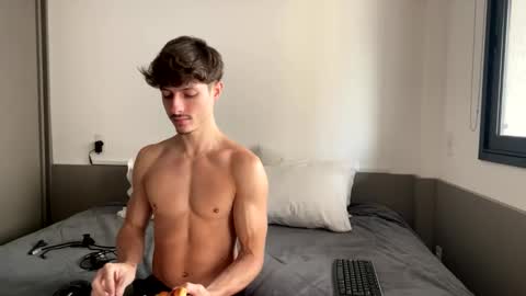 Snapshot of vitoraugustoxxx chatting on 27, 10, 2025 vitoraugustoxxx online show from 27, 10, 2025