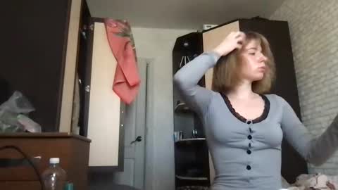 Snapshot of viv983161 chatting on 12, 11, 2025 viv983161 online show from 12, 11, 2025