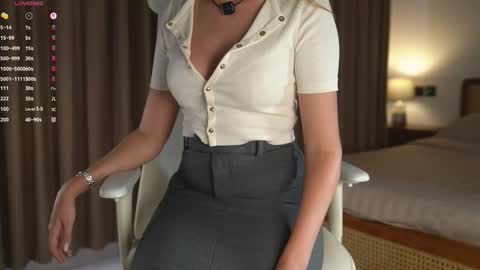 Snapshot of vivian_cb chatting on 19, 11, 2025 Vivian online show from 19, 11, 2025