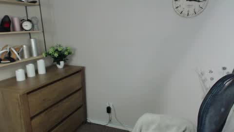 Vivian online show from 9, 12, 2024