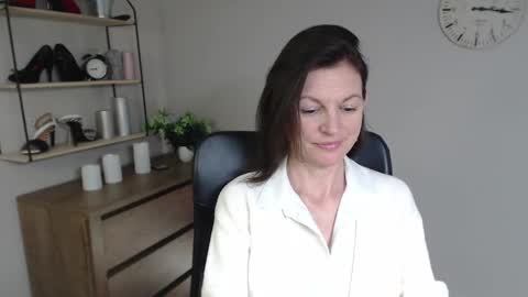 Vivian online show from 3, 2, 2025