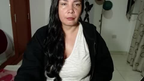 vivian_milf_paint online show from 3, 10, 2025