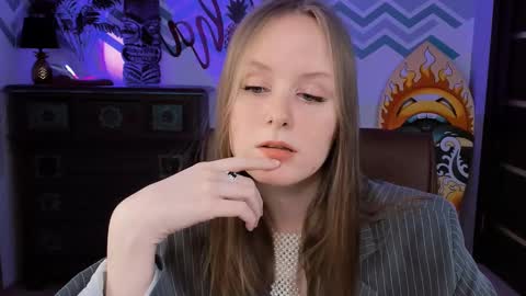 Vivien online show from 22, 2, 2025