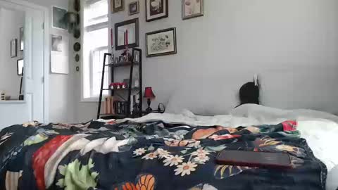 Snapshot of vixenliz chatting on 10, 10, 2025 Liz online show from 10, 10, 2025