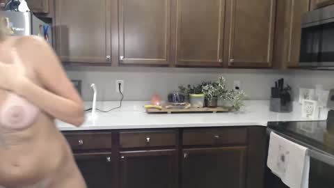 Snapshot of vixenliz chatting on 11, 10, 2025 Liz online show from 11, 10, 2025