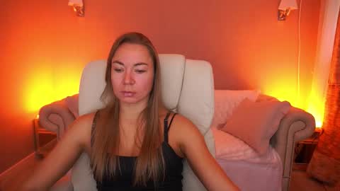 Snapshot of vixenmuse chatting on 9, 10, 2025 Ur Lady online show from 9, 10, 2025