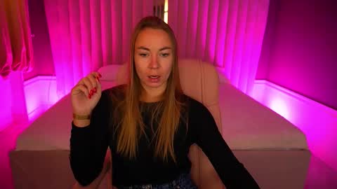 Snapshot of vixenmuse chatting on 14, 10, 2025 Ur Lady online show from 14, 10, 2025