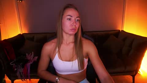 Snapshot of vixenmuse chatting on 5, 11, 2025 Ur Lady online show from 5, 11, 2025