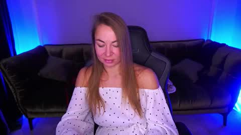 Snapshot of vixenmuse chatting on 6, 11, 2025 Ur Lady online show from 6, 11, 2025