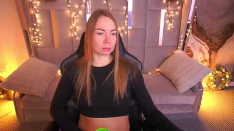 Snapshot of vixenmuse chatting on 1, 3, 2026 Ur Lady online show from 1, 3, 2026