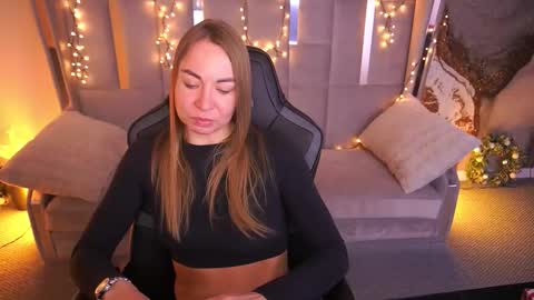 Snapshot of vixenmuse chatting on 2, 3, 2026 Ur Lady online show from 2, 3, 2026