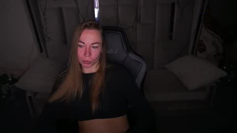 Snapshot of vixenmuse chatting on 5, 3, 2026 Ur Lady online show from 5, 3, 2026