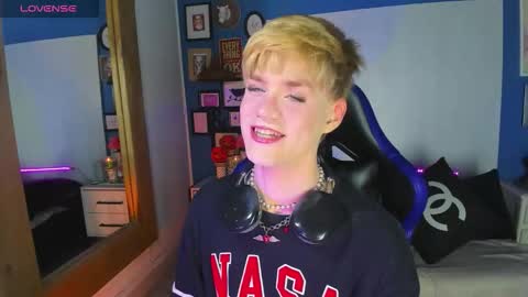 Snapshot of vladhellsing4 chatting on 28, 10, 2025 Vlad online show from 28, 10, 2025